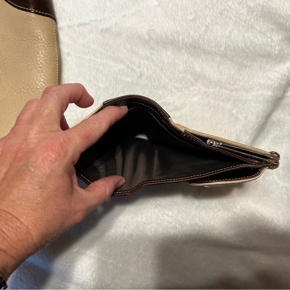 Dooney and Bourke - Picture 8 of 9